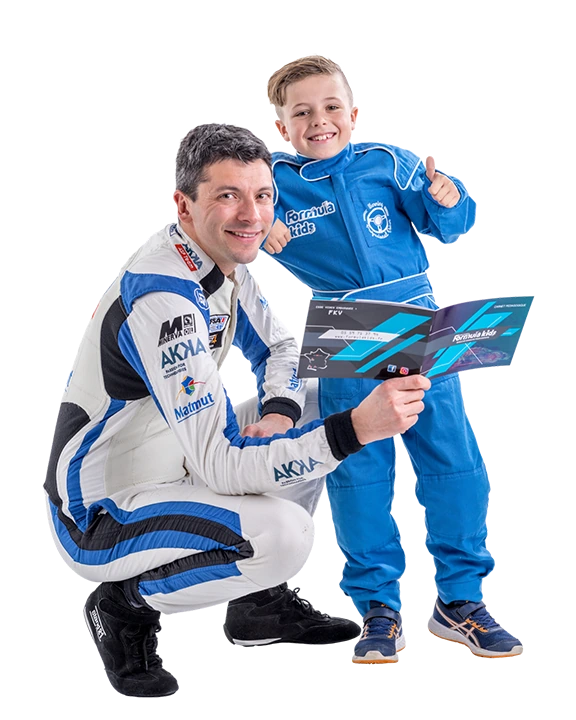 Mike Parisy, fondateur de Formula Kids, avec un enfant